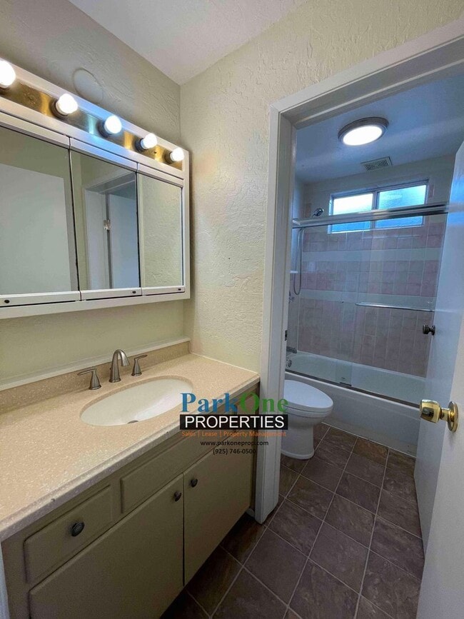 Building Photo - Buckley