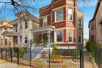 Building Photo - 2333 N Hamlin Ave