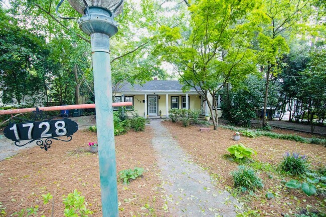 Building Photo - 3 Bedroom, 2 Bathroom in the Forest Acres Area - Available July 2026!