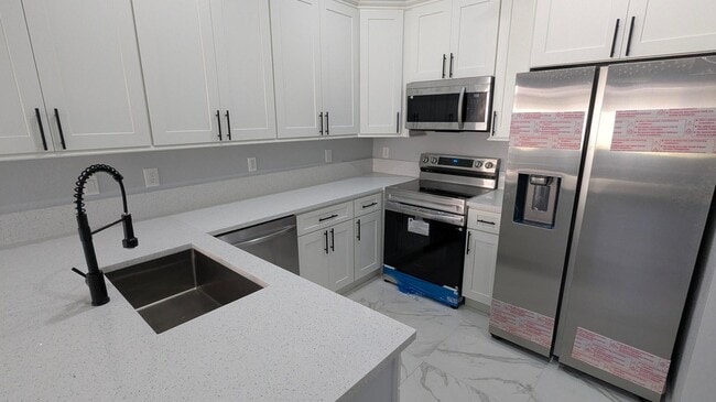 Building Photo - 826 Middleton Dr SW