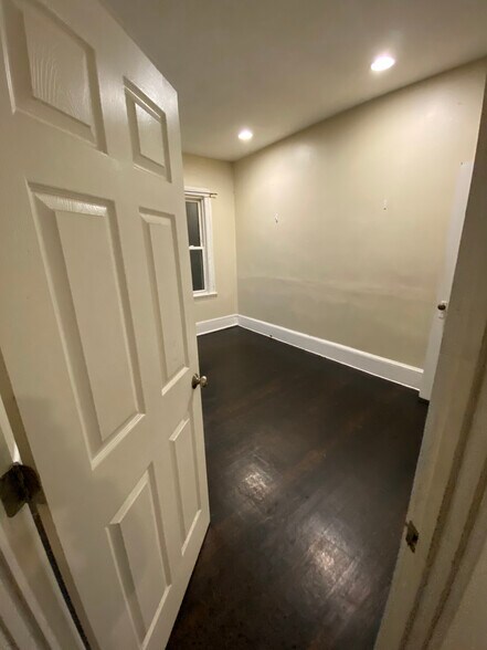 Building Photo - 9 Chilcott Pl