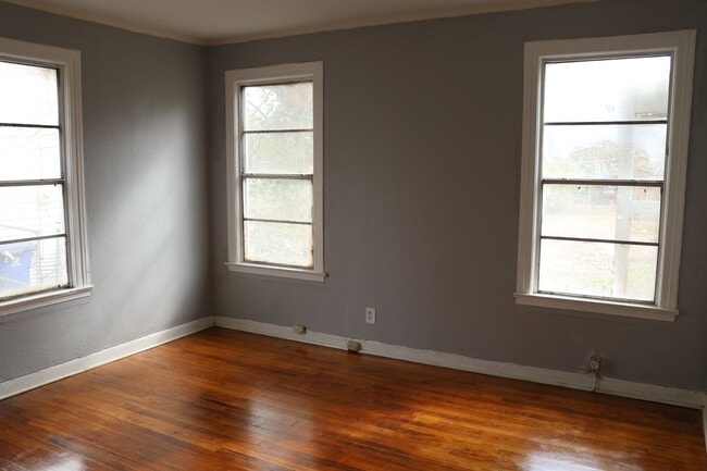 Building Photo - 2 Bedroom 1 Bathroom house In the Highland Historic District area