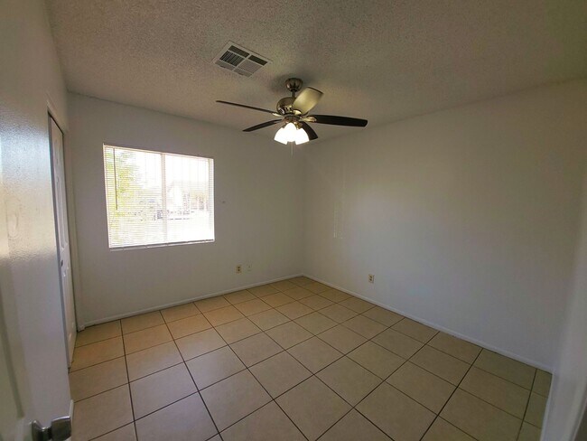 Building Photo - AFFORDABLE HOME WEST SIDE HOME!