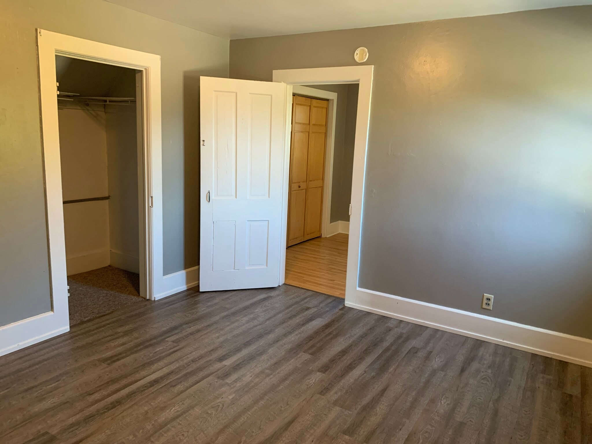 Bedroom #2 with bathroom access - 1201 Steele St