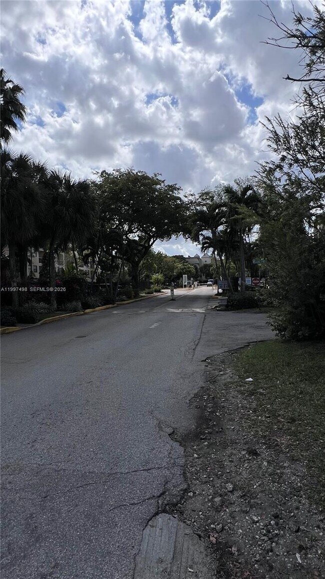 Building Photo - 8215 Lake Dr