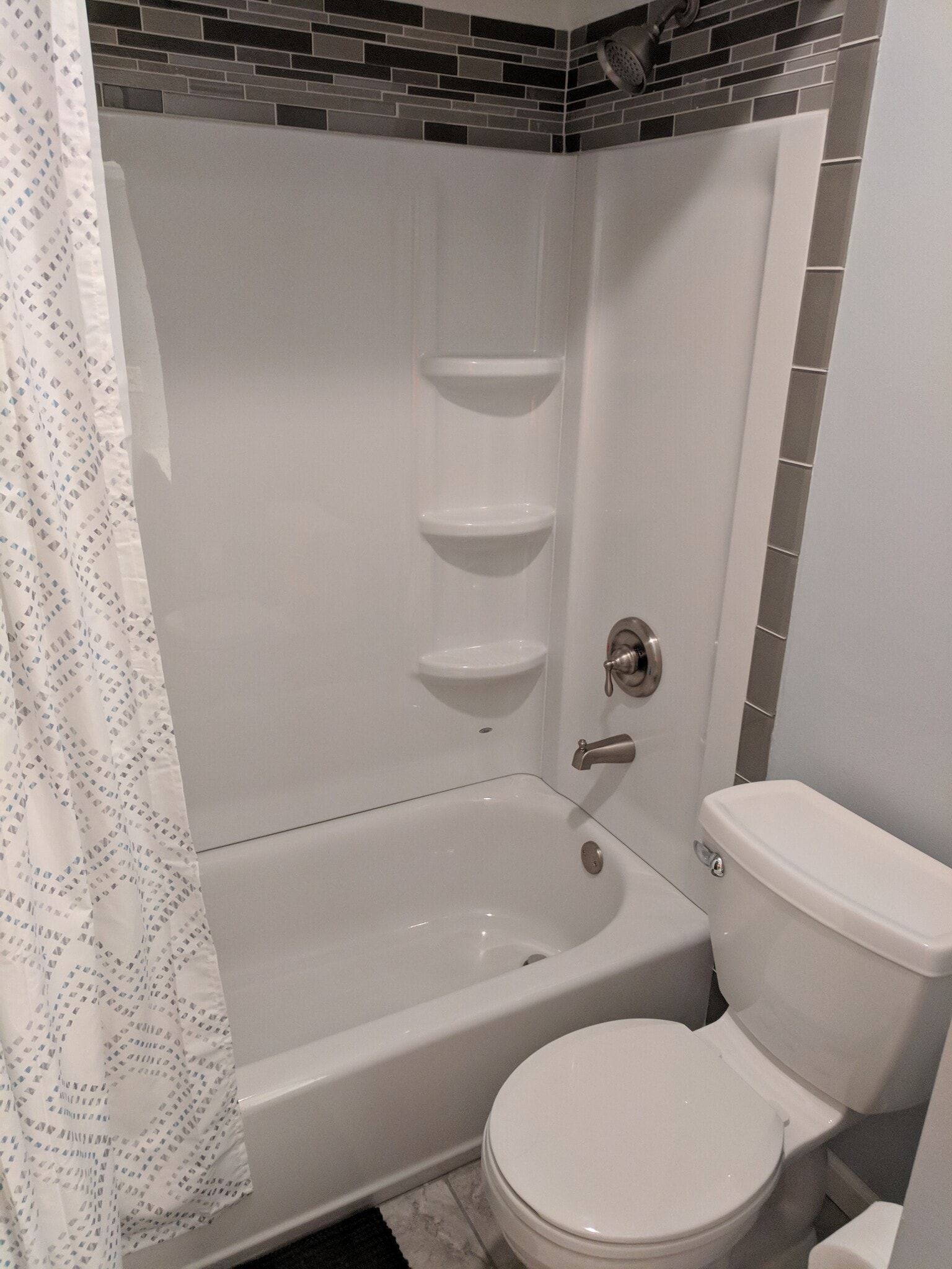 Full Bath - 833 Nowland Ct