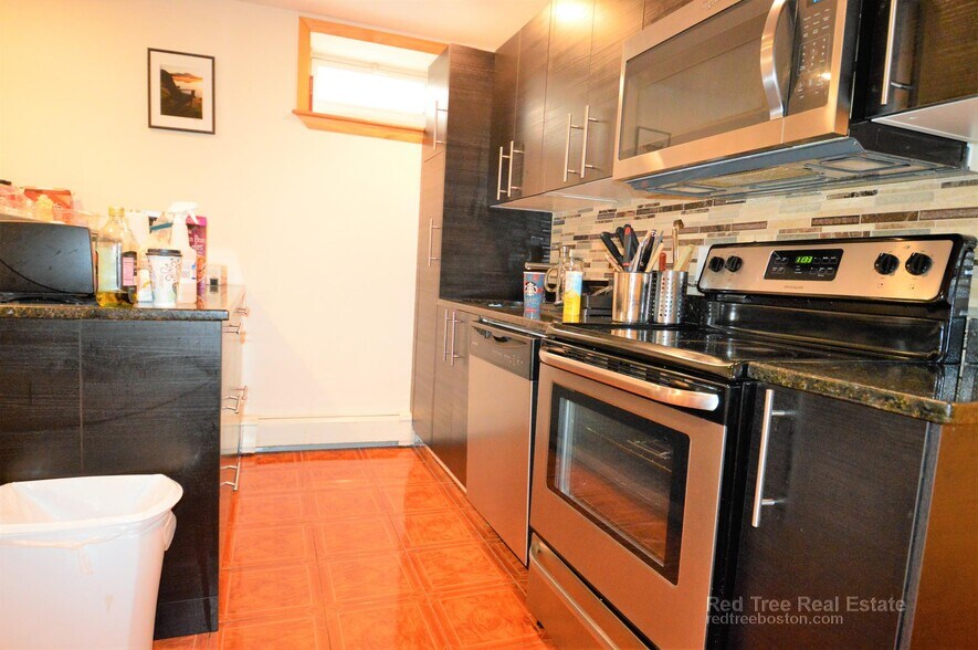 Building Photo - 73 Thatcher St