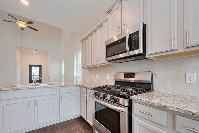 Building Photo - 18414 Hilltop Climb Dr