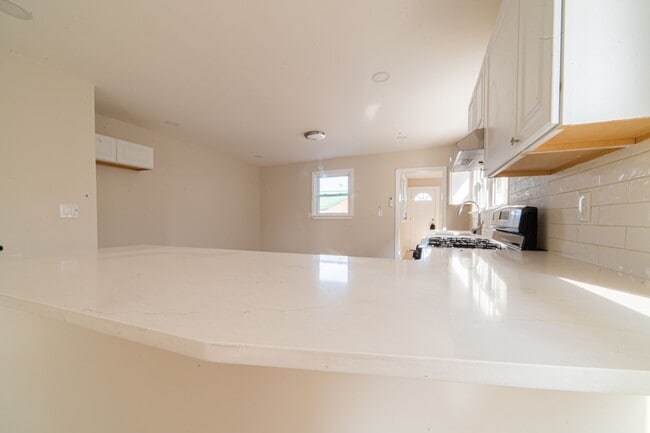 Building Photo - 115 N Delancy Pl