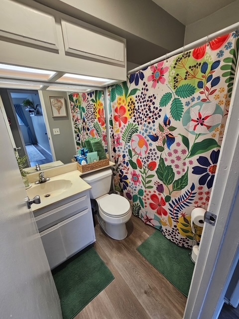 Guest Bathroom - 3844 Groton St