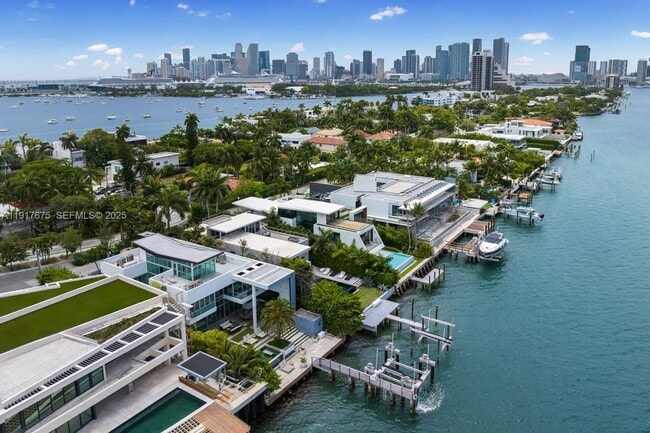 Building Photo - 1379 N Venetian Way