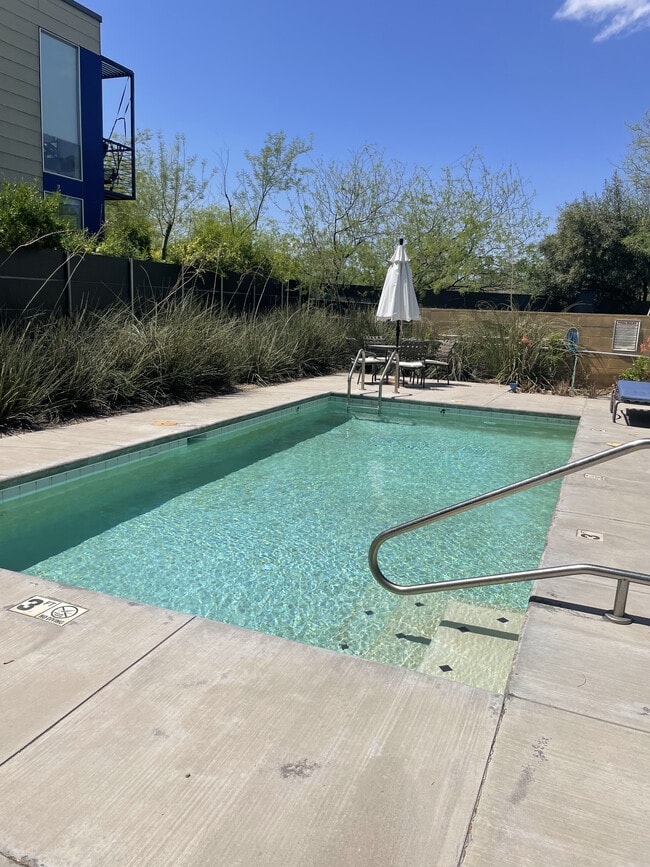 Building Photo - 3611 E 3rd St