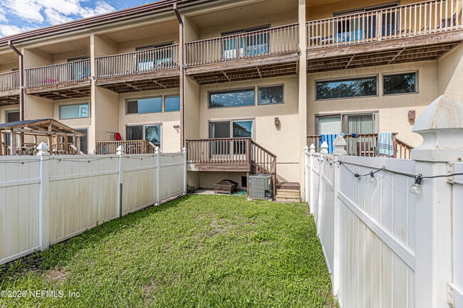 Building Photo - 445 8th Ave N