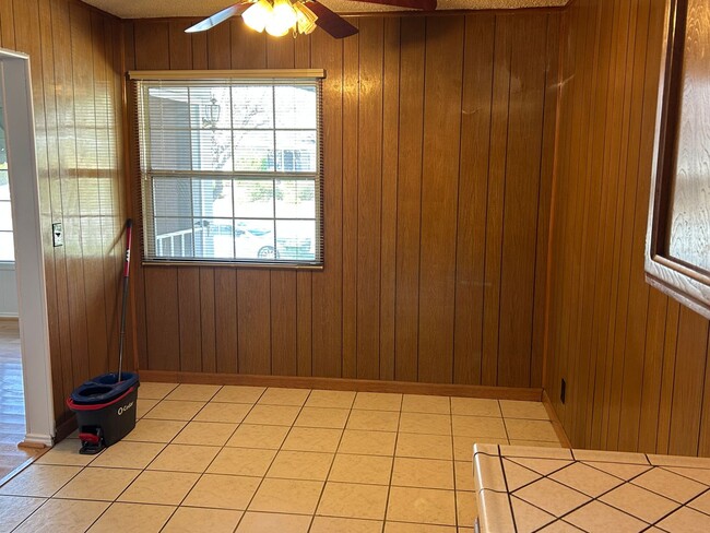 Building Photo - Charming Home with Sunroom & Spacious Backyard in Glendora