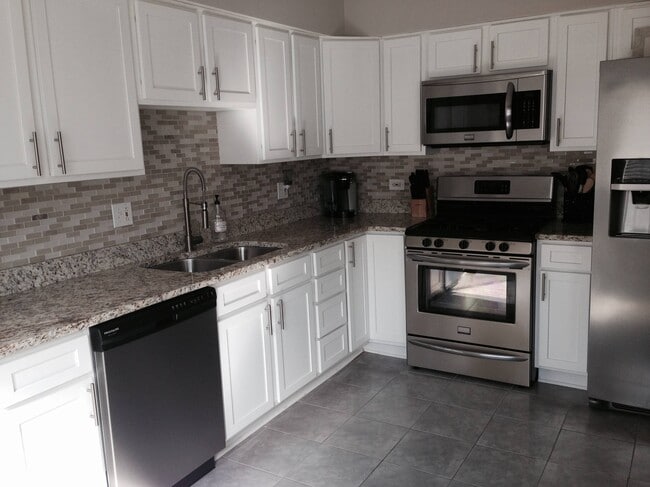 Building Photo - 6820 W Raven St