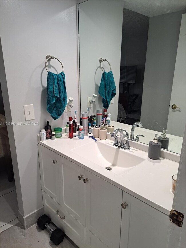 Building Photo - 9708 SW 138th Ave