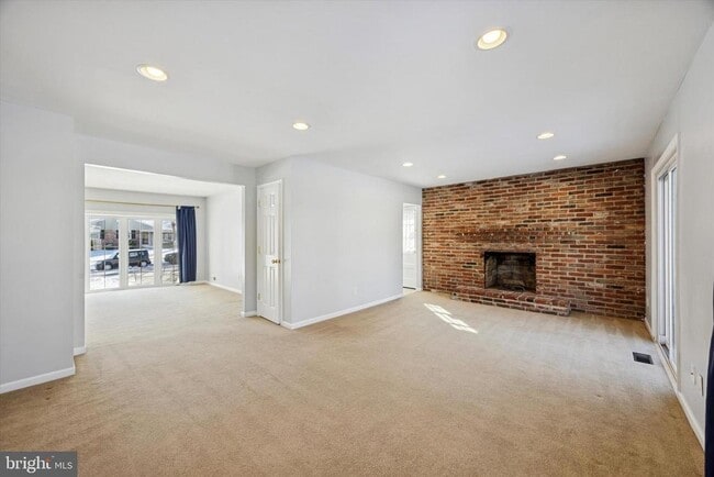 Building Photo - 318 Brentwood Ave