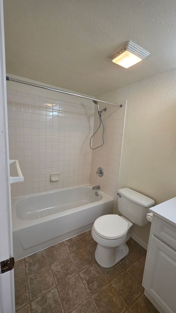 Building Photo - $1111 | 1BR/1BA | Cozy Lower Duplex Unit i...