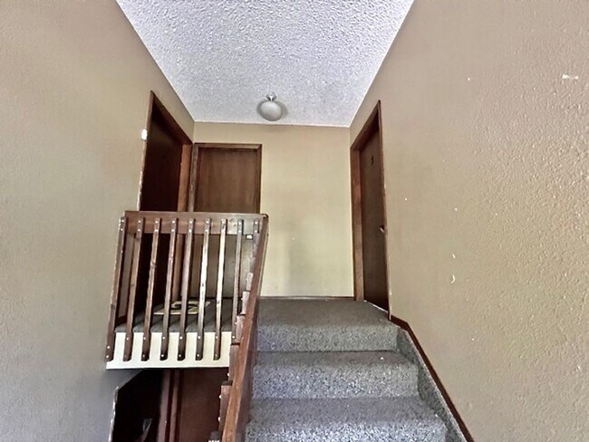 Building Photo - 6455 Yvonne Way