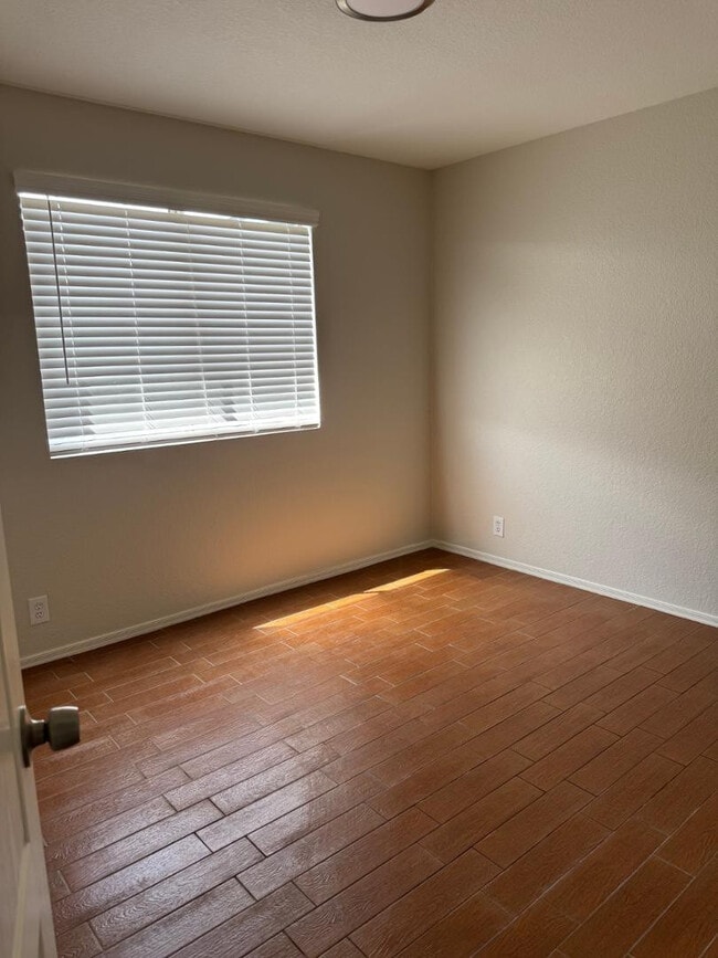 Building Photo - 8565 W Tuckey Ln