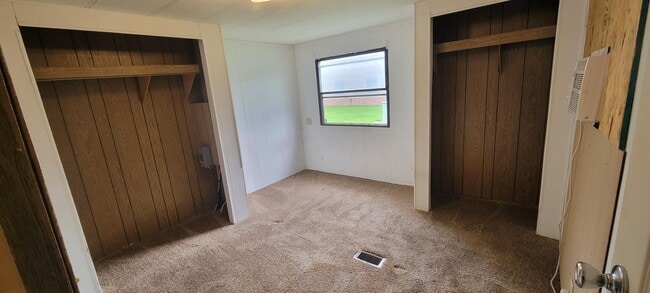 Building Photo - 112 E Cherry St