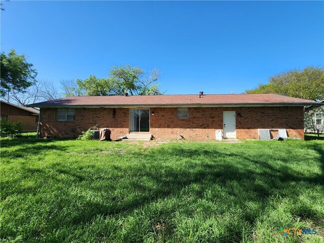 Building Photo - 273 Meadow Ave