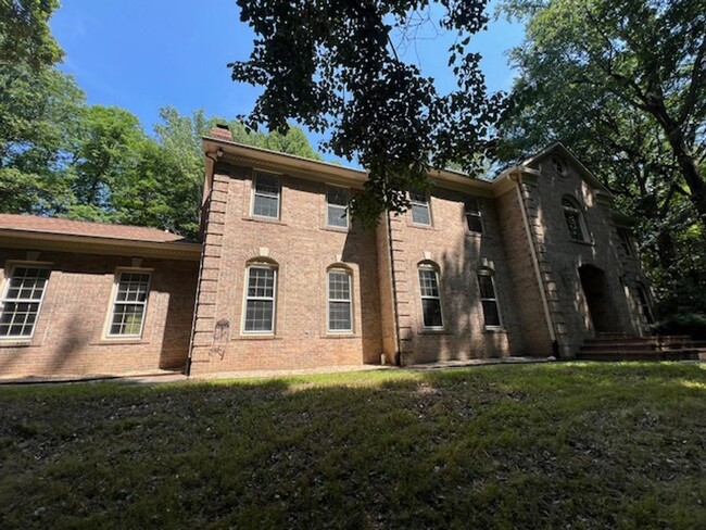 Building Photo - Spacious SF home in Potomac