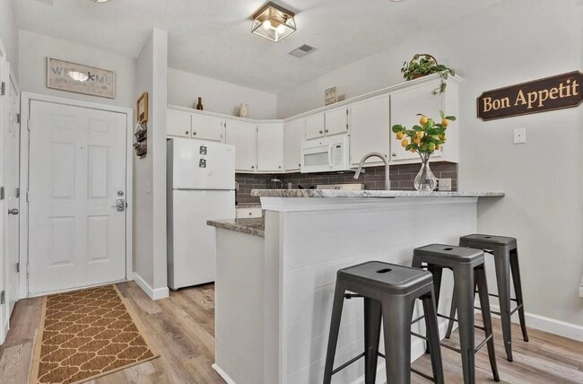 Building Photo - 504 River Oaks Dr