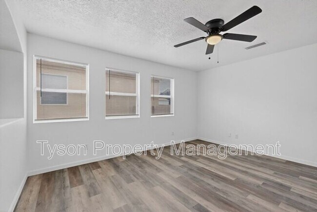 Building Photo - 10339 Vendaval Ave NW
