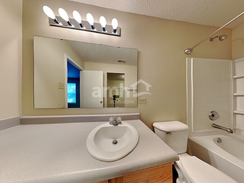 Building Photo - 1212 N Aberdeen Dr