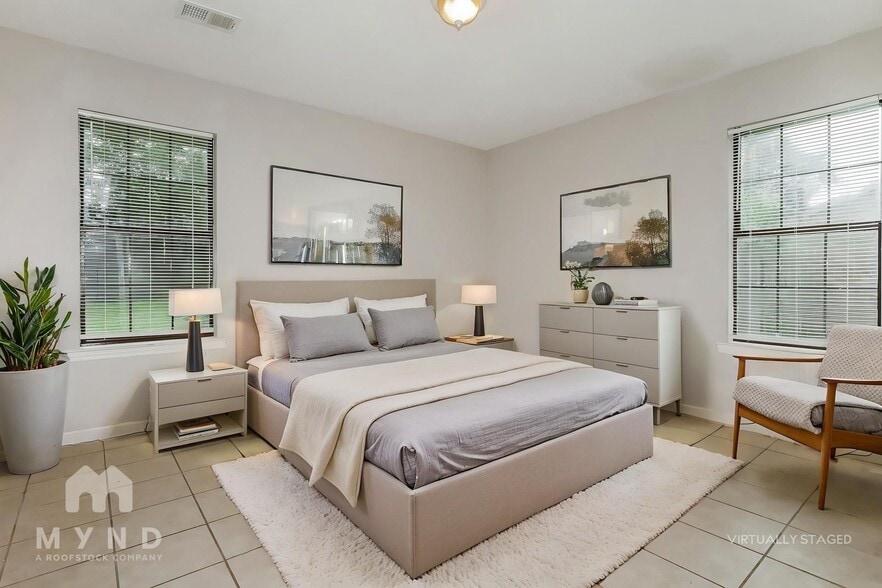 Building Photo - 10571 Chateau Dr