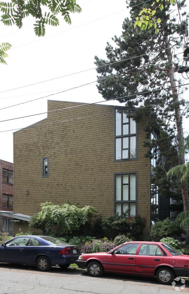 Building Photo - Thunderbird Apartments