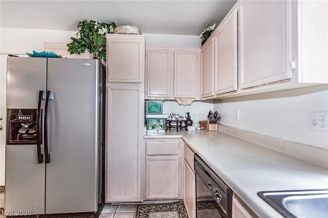 Building Photo - 5237 Steinbrenner Ln