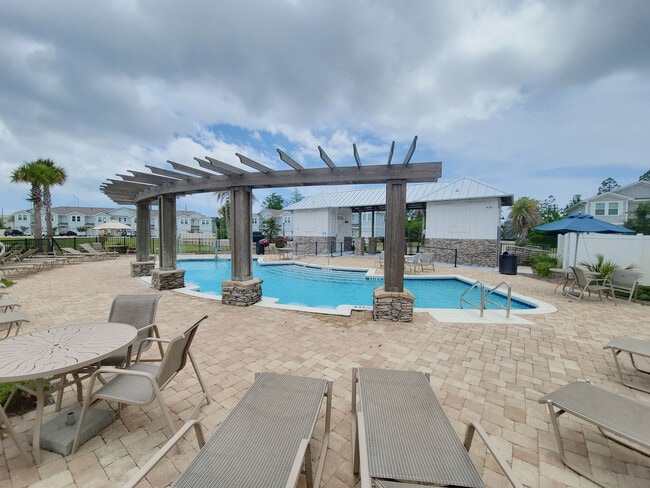 Building Photo - 7664 Shadow Lake Dr