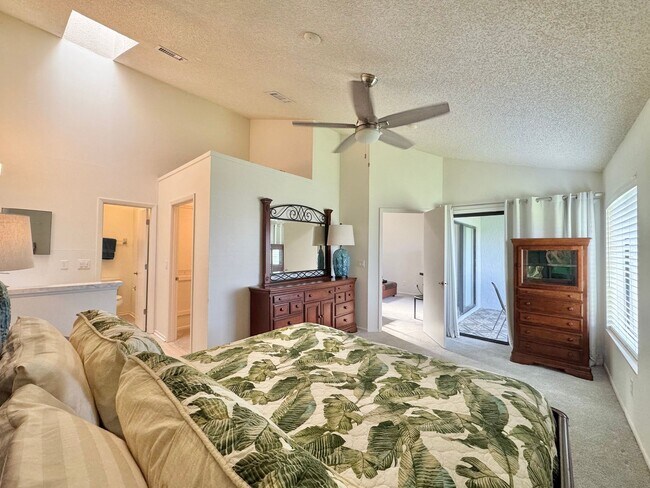 Building Photo - Winterset Condo with Gorgeous Sunset Views!