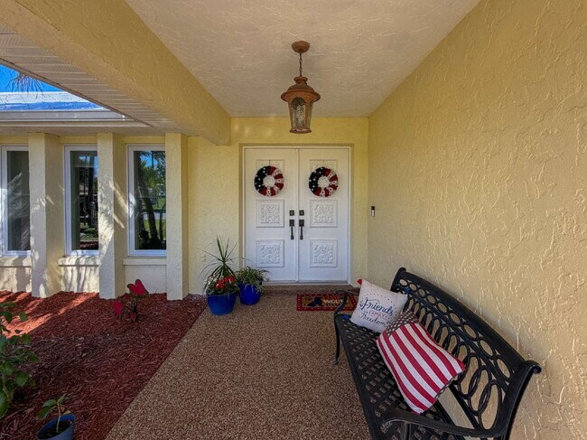 Building Photo - "Spacious 3-Bed Sanctuary with 3.5 Baths in Charming Port Charlotte!"