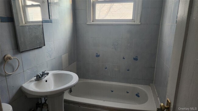 Building Photo - 75 Ingraham St