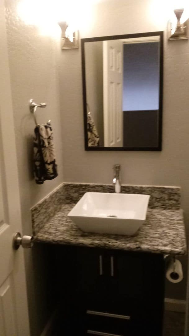 Building Photo - 1 BR Loft Available now