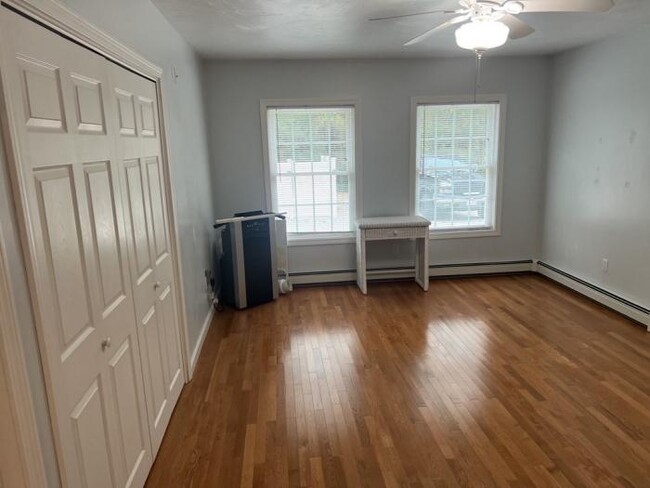 Building Photo - 1 bedroom in Rochester MA 02770