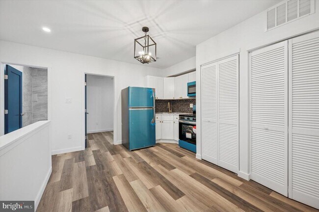 Building Photo - 2614 Sylmar St
