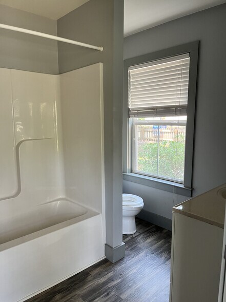 (B) 2nd bathroom - 202 Dixie Ave