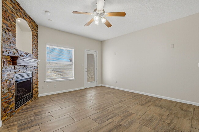 Building Photo - 4-Bedrooms in 79928 with Spacious 1757 Sq Ft – Your Home Awaits!