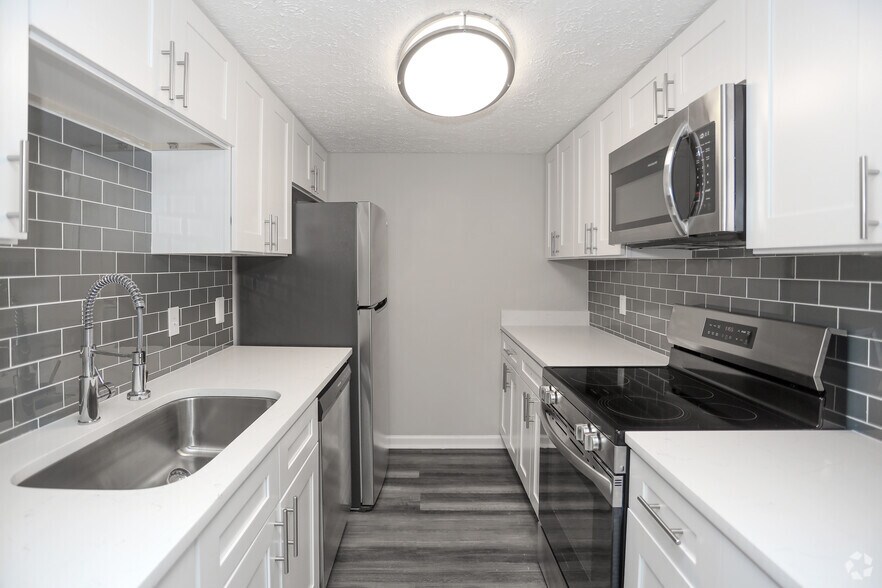 Primary Photo - Meridian Court