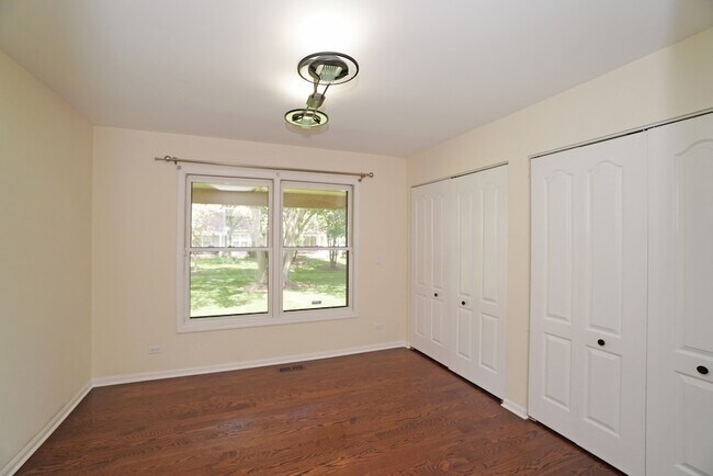 Building Photo - 229 Willow Pkwy