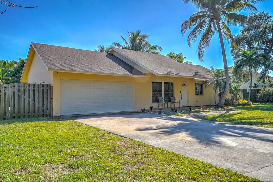 Building Photo - 1386 Fulmar Dr