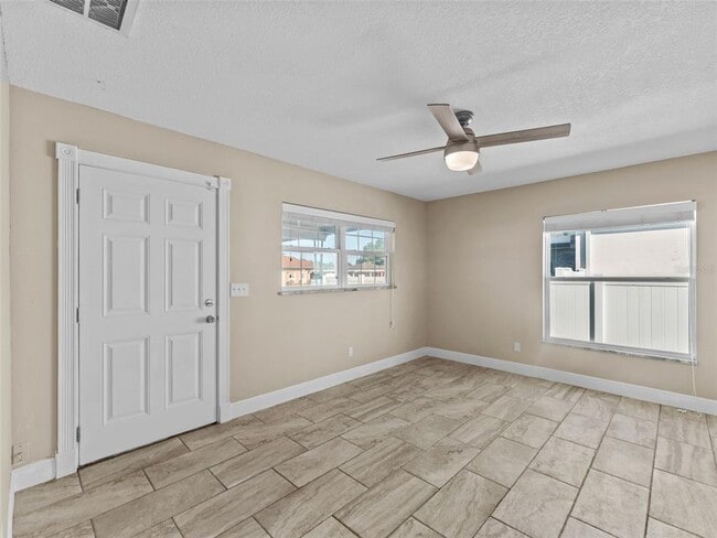 Building Photo - 2924 W Dewey St