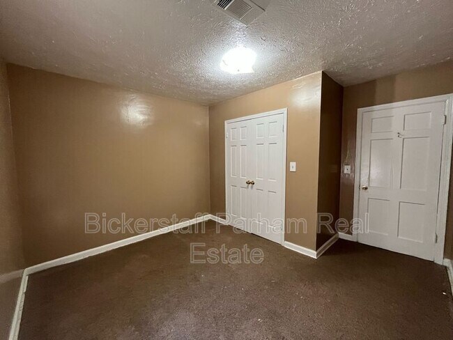Building Photo - 2911 Gardenia St