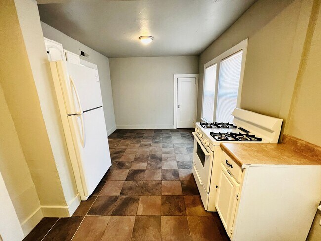 Building Photo - Updated 1BD 1BA Duplex in Mesta Park!