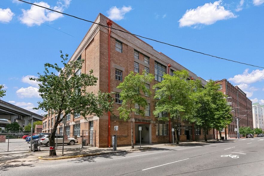 Primary Photo - 1111 S Peters St