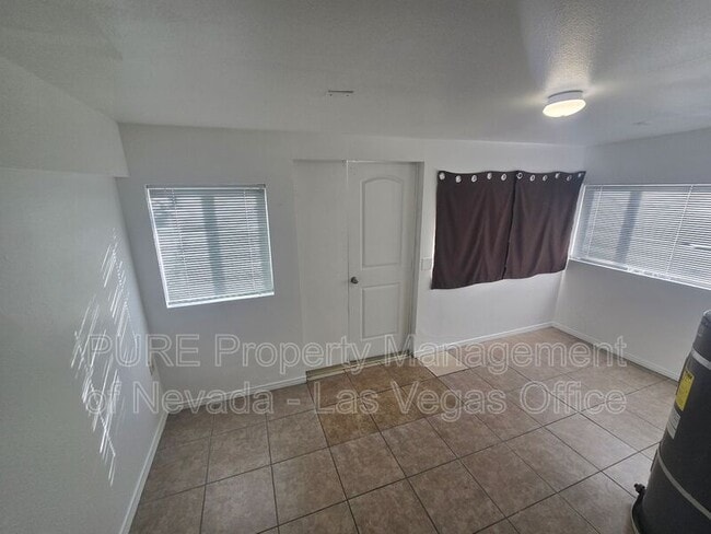 Building Photo - 4270 Rollingstone Dr